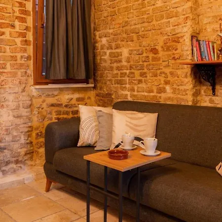 Historical Comfy Entire House 4 Bedroom 4 Bathroom