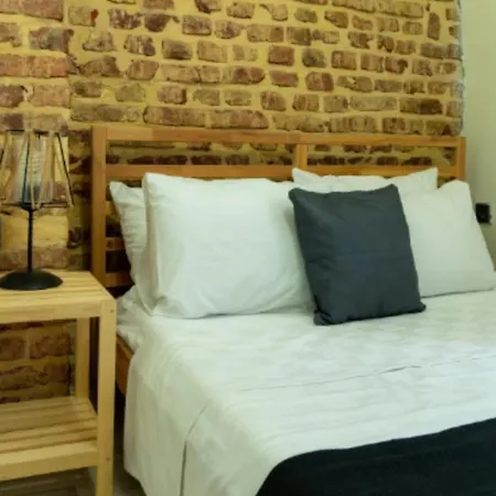 Historical Comfy Entire House 4 Bedroom 4 Bathroom