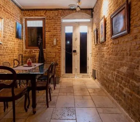 Historical Comfy Entire House 4 Bedroom 4 Bathroom וילה
