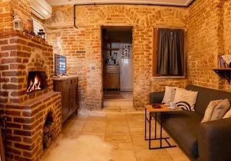 Historical Comfy Entire House 4 Bedroom 4 Bathroom וילה